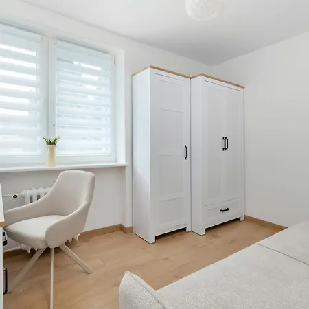 Cosy With A Balcony For 6 People In A Neighbourhood By Renters